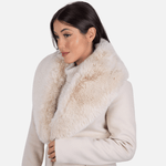 casaco-inverno-feminino-marfim-envolvente-alpelo-gola-pelo