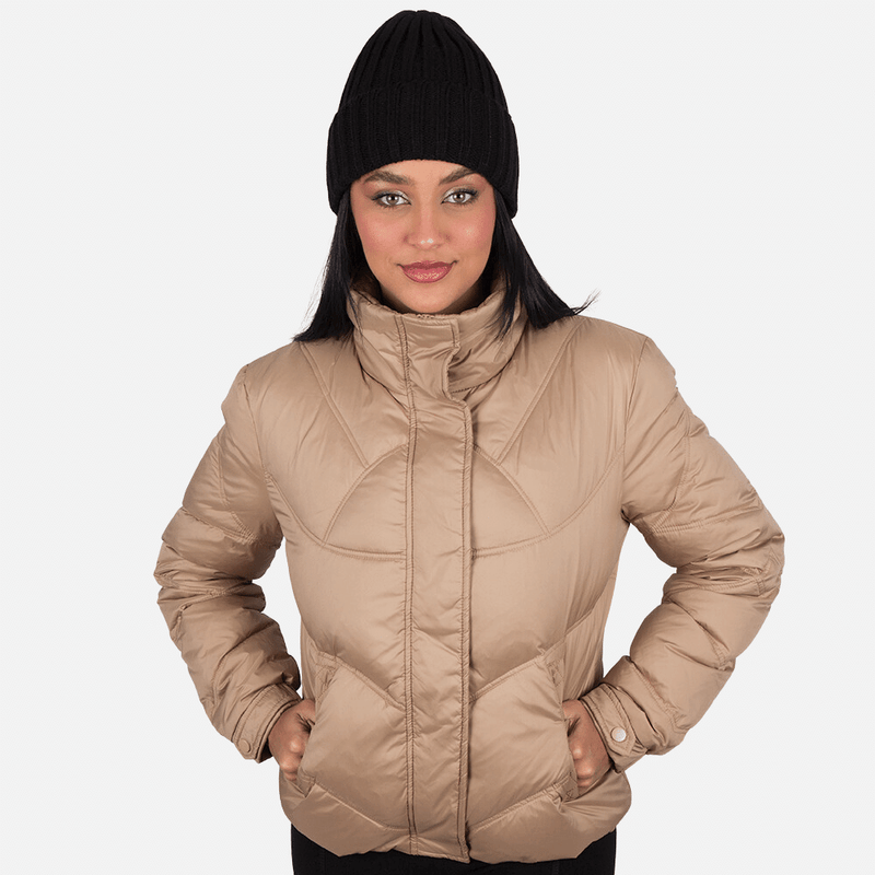jaqueta-frio-feminina-cropped-plumas-bege