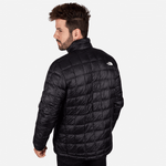 jaqueta-de-frio-bombojaco-puffer-the-north-face-thermoball-preto