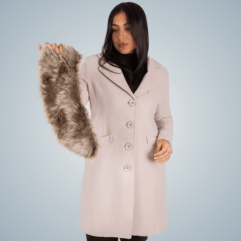 sobretudo feminino la marca inverno la natural gola pelo bege.png