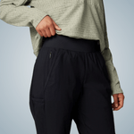 calca feminina respiravel trekking columbia leslie falls pull on preto.png