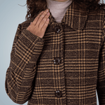 casaco-frio-feminino-marrom-principe-gales-xadrez.png