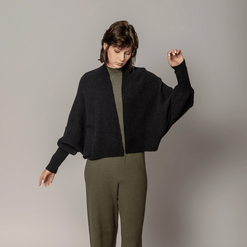 cardigan-preto-pluma-lazzari