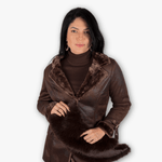 casaco-alpelo-suede-marrom-gola-envolvente